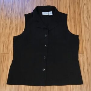 NWOT Jaclyn Smith Black Sleeveless Button-Up Top